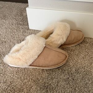 Cozy Faux Fur Clog Slippers - Tan